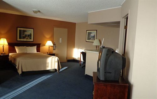 Sunflower Inn & Suites - Garden City Εξωτερικό φωτογραφία
